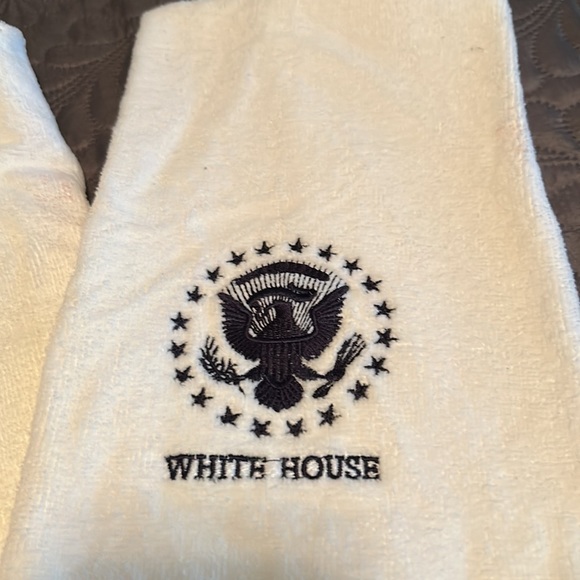 Kay Dee designer hand towels - Picture 2 of 6